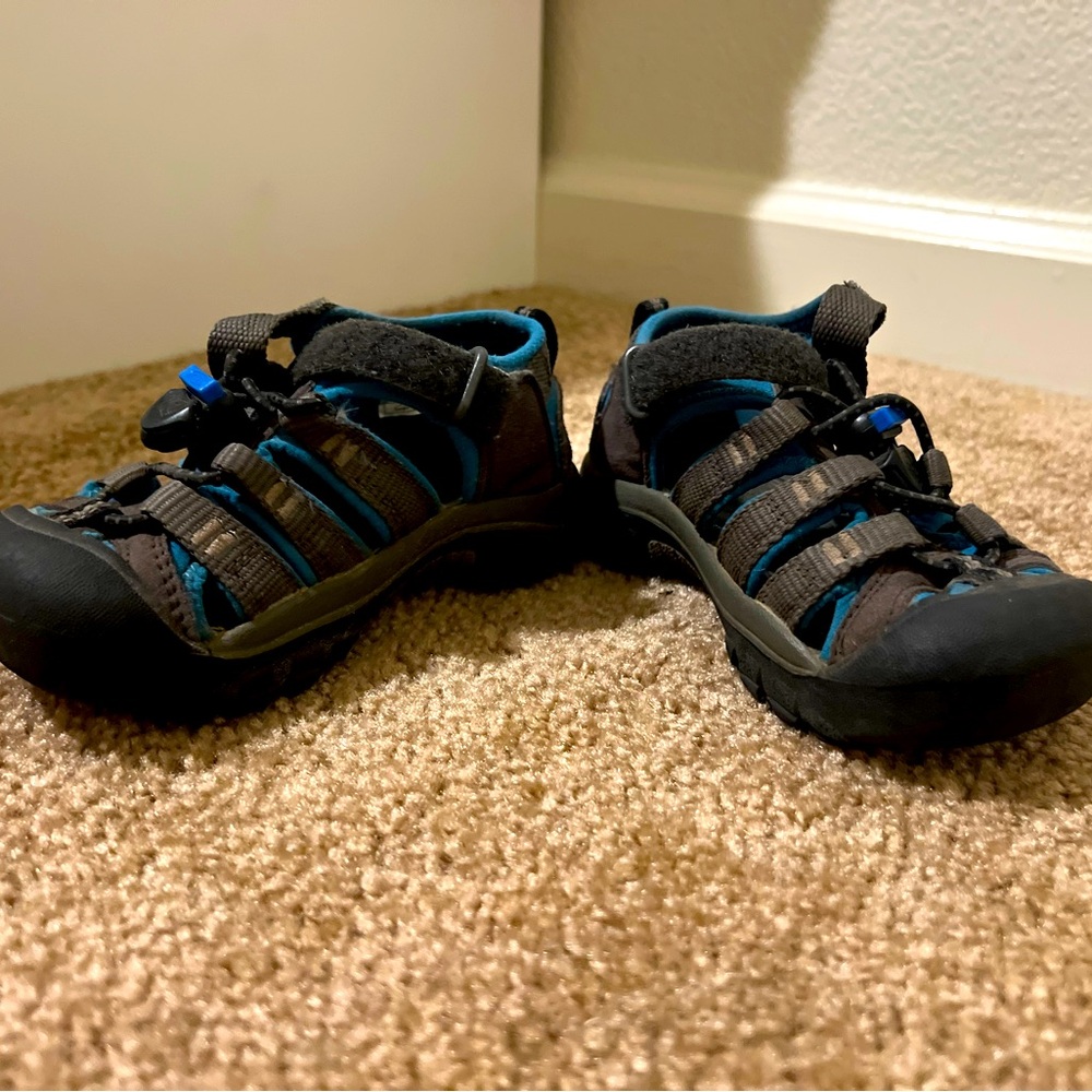 Blue and Gray Boys’ Keens 9 Sandals Great Condition